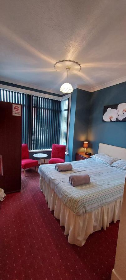 The Rhyl Bed & Breakfast Блекпул Екстериор снимка
