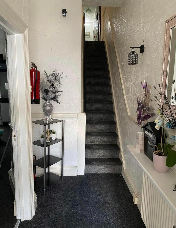 The Rhyl Bed & Breakfast Блекпул Екстериор снимка