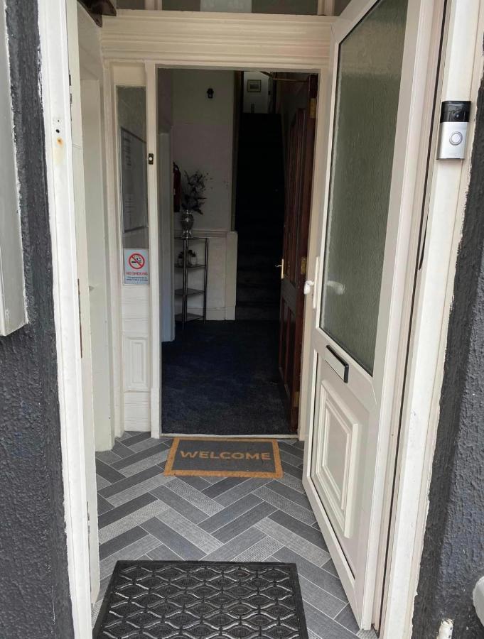 The Rhyl Bed & Breakfast Блекпул Екстериор снимка