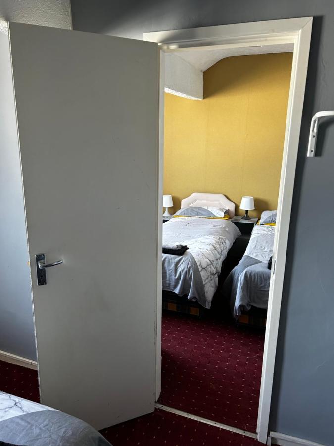 The Rhyl Bed & Breakfast Блекпул Екстериор снимка